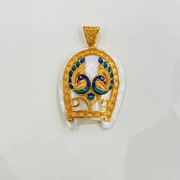 Double Peacock Kulo Shape Shell Pendant (Without Earrings)