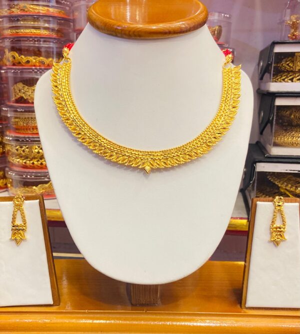 Leafy Chatai Necklace