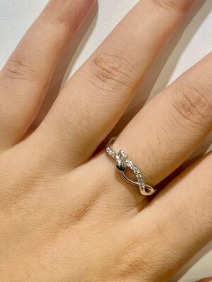 92.5 Silver Flower Stone Finger Ring (Size-14)