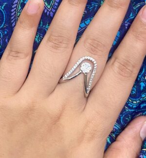 92.5 Silver Stone Dot V Finger Ring