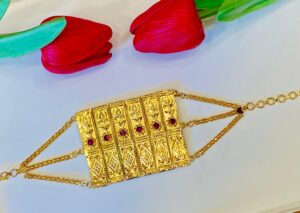 Traditional Design Mantasha