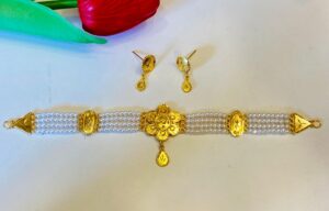 Gold replica Pearl Bravia choker