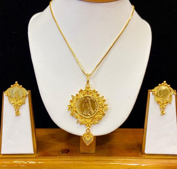 Flower Gini Pendant With Earrings (Without Chain)