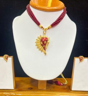 Sankha Design Pendant With Ear Top
