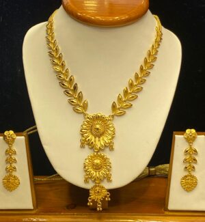 Stylish Floral Leaf Design Necklace