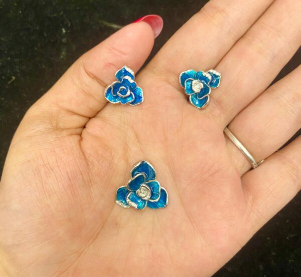 WhatsApp Image 2025-11-20 at 12.49.27 PM 92.5 Pure Silver Blue Daisy Design Pendant With Ear Tops (Without Chain)