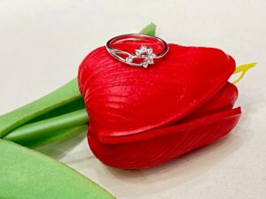 92.5 Silver Stylish Flower Shape Finger Ring (Size-11)