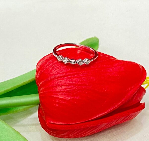 92.5 Silver Beautiful Eye Shape Floral Finger Ring (Size-10)