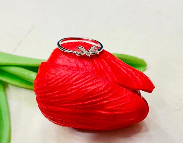 92.5 Silver Stylish V Shape Stone Finger Ring (Size-13)