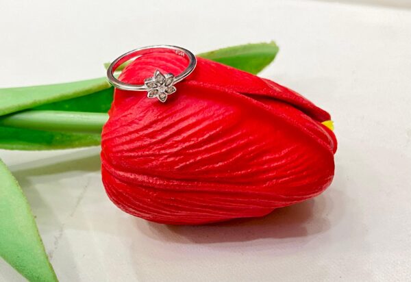 92.5 Silver Flower Design Finger Ring (Size-11)