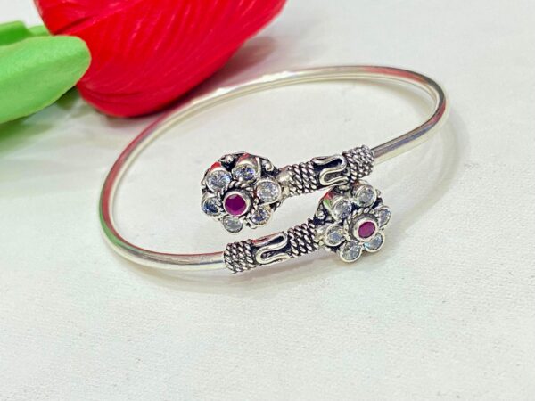 92.5 Pure Silver Flower Design Stone Twist Bracelet (CN 14/170)