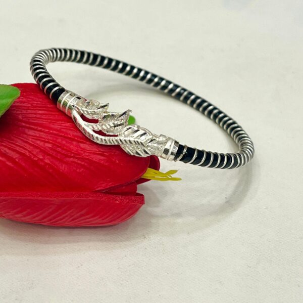 WhatsApp Image 2025-11-27 at 2.26.04 PM 92.5 Pure Silver Stylish Leaf Design Noya