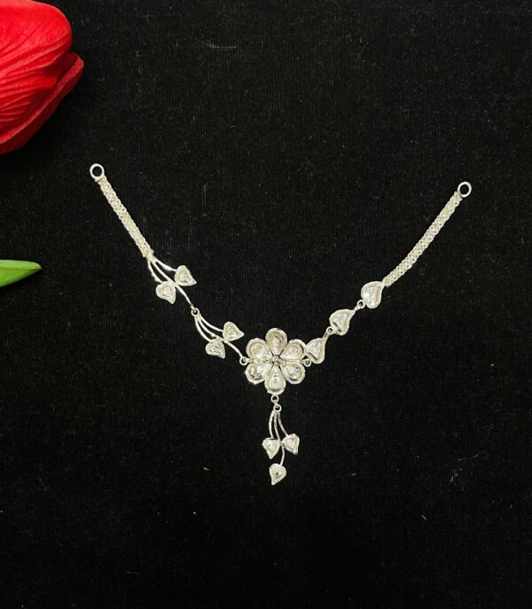 92.5 Pure Silver Floral Leaf Design Necklace (CN 6-5/170)