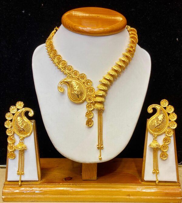 Flower Shape Kolka Design Necklace