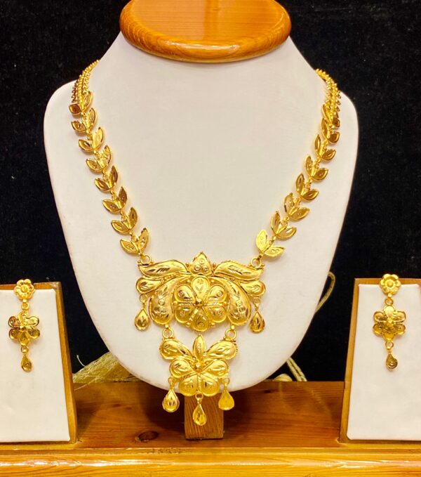 WhatsApp Image 2025-12-18 at 2.28.14 PM (1) Double Flower Leaf Design Sitahar