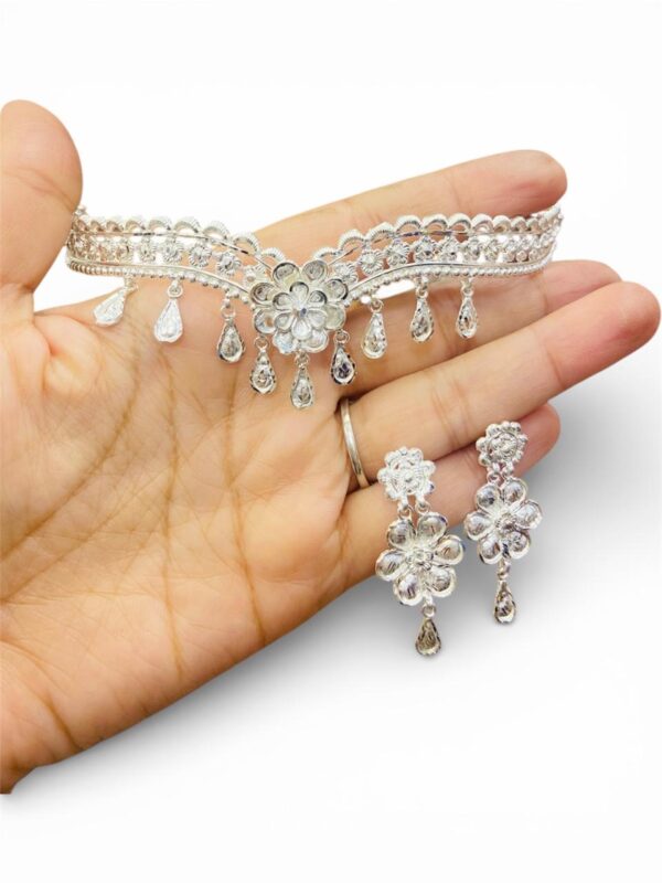 92.5 Pure Silver Slick Flower Naksha Choker (CN 18-72)