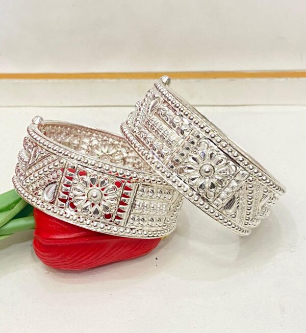 WhatsApp Image 2026-01-12 at 3.42.08 PM 92.5 Pure Silver Flower Design Chuur (Pair) (CN 61-17)