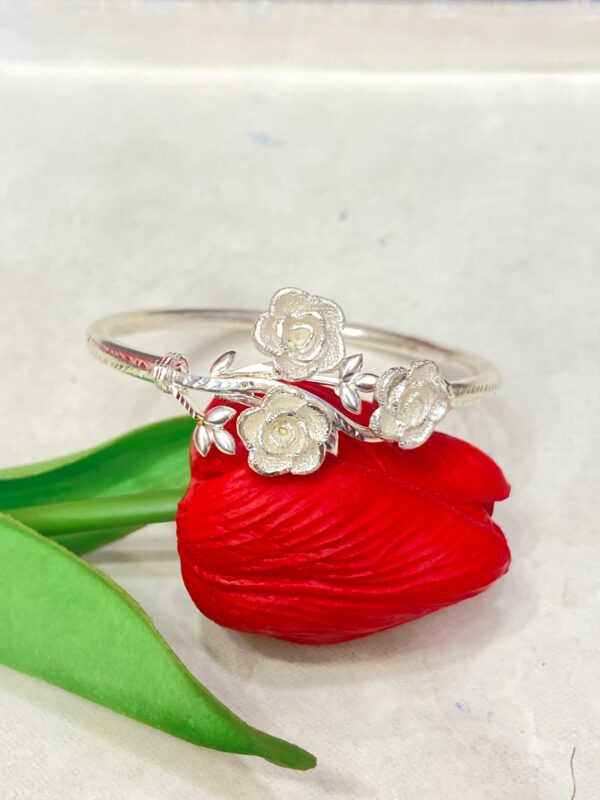 92.5 Pure Silver Flower Design Noya (CN 13-18)