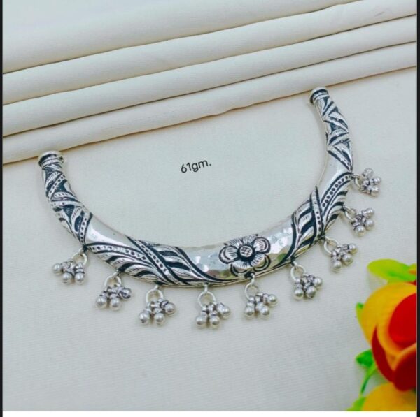92.5 Pure Silver Oxidize Floral Naksha Design Hasuli (CN 61)