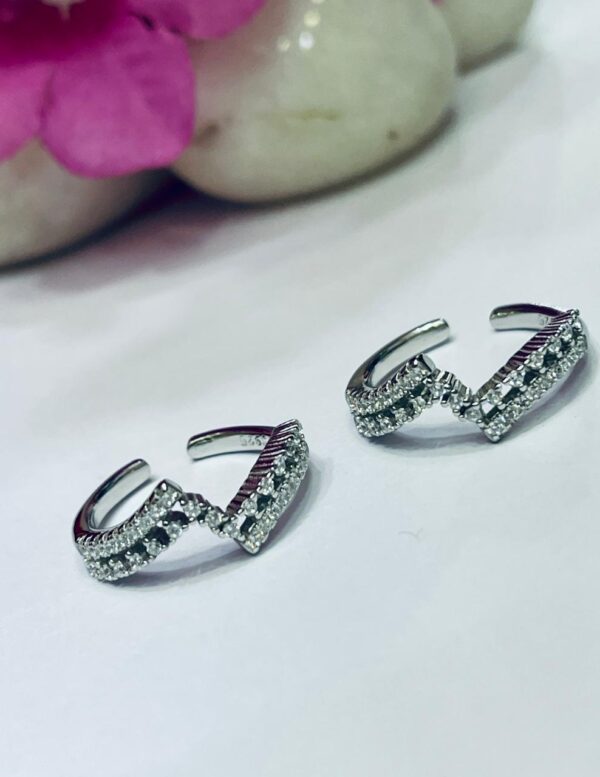 92.5 Pure Silver Stylish Zigzag Design AD Stone Toe Ring (Pair)