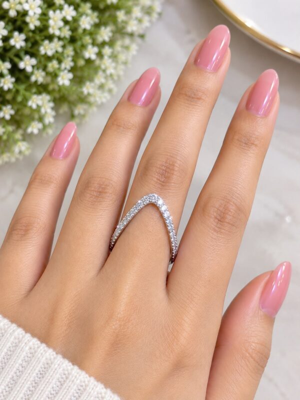 92.5 Pure Silver Premium Sober Stone V Finger Ring